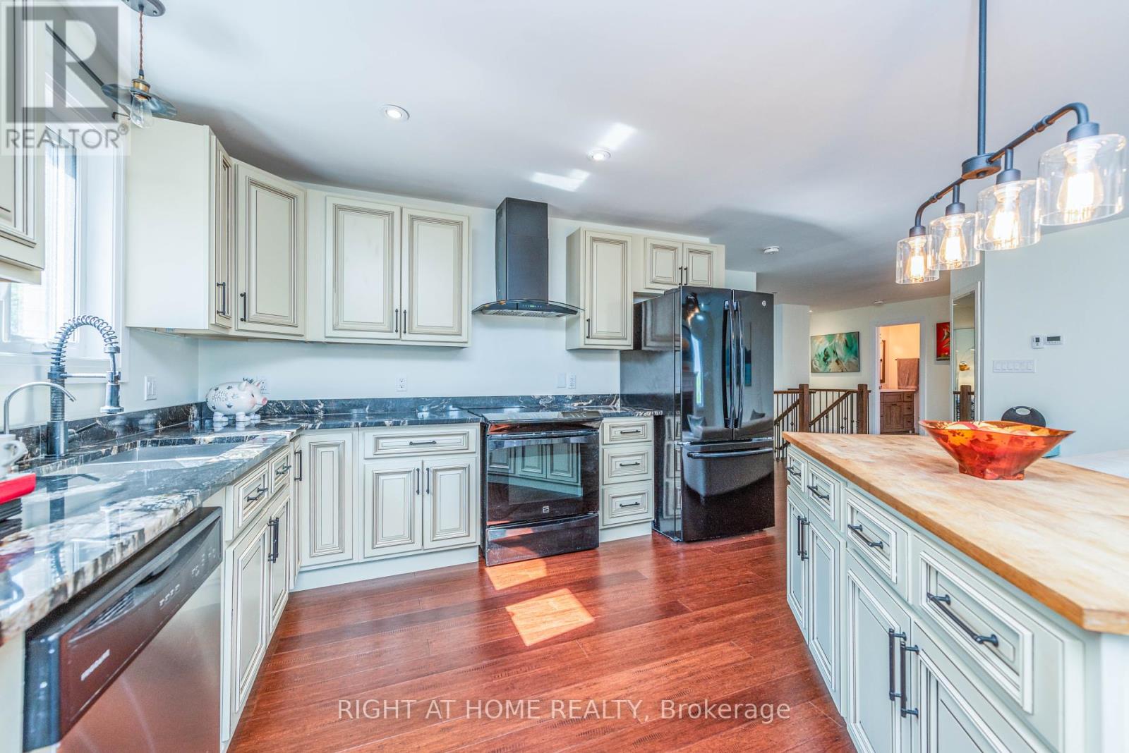 11 Ottaway Avenue, Barrie, Ontario  L4M 2W6 - Photo 18 - S12331578