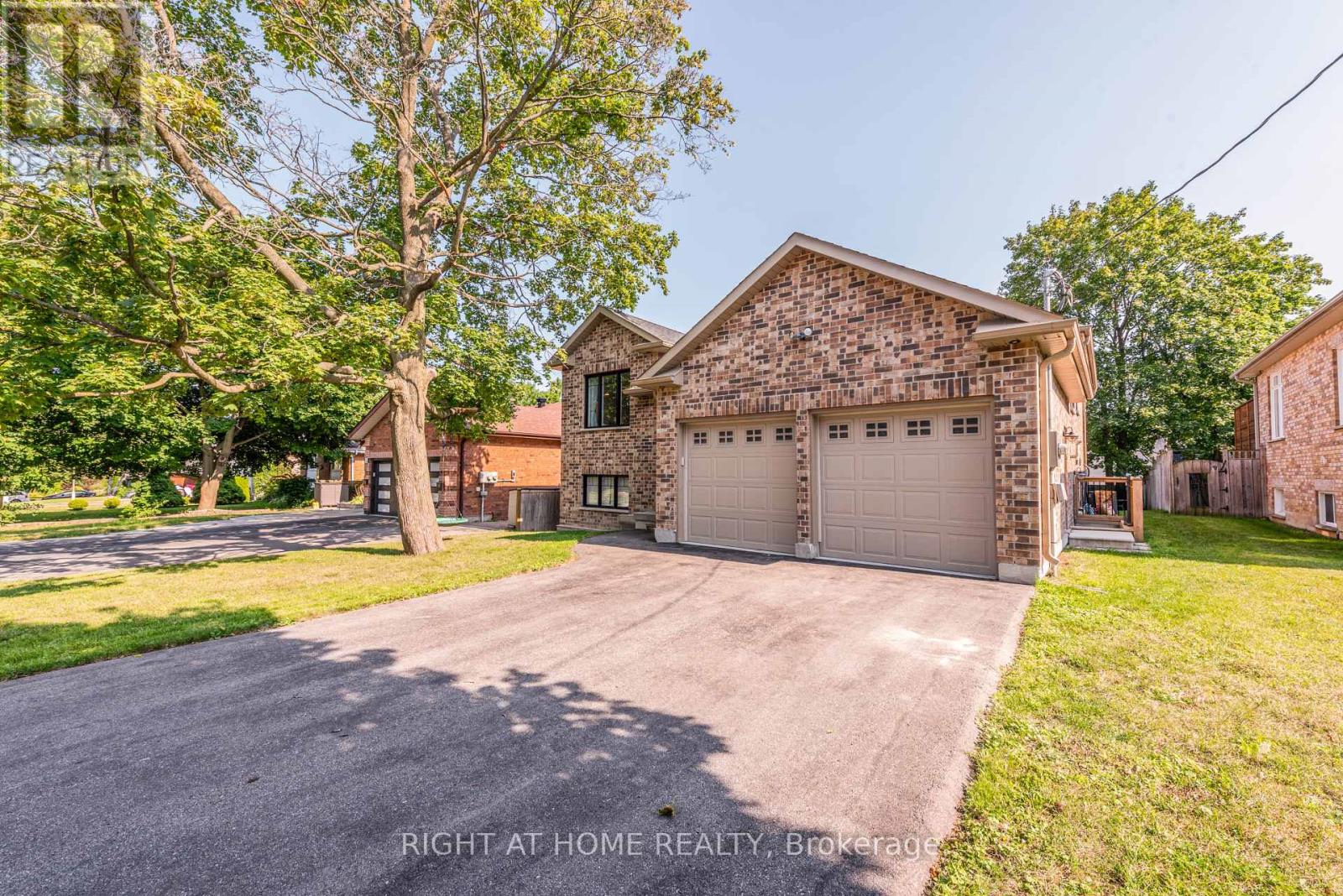 11 Ottaway Avenue, Barrie, Ontario  L4M 2W6 - Photo 4 - S12331578