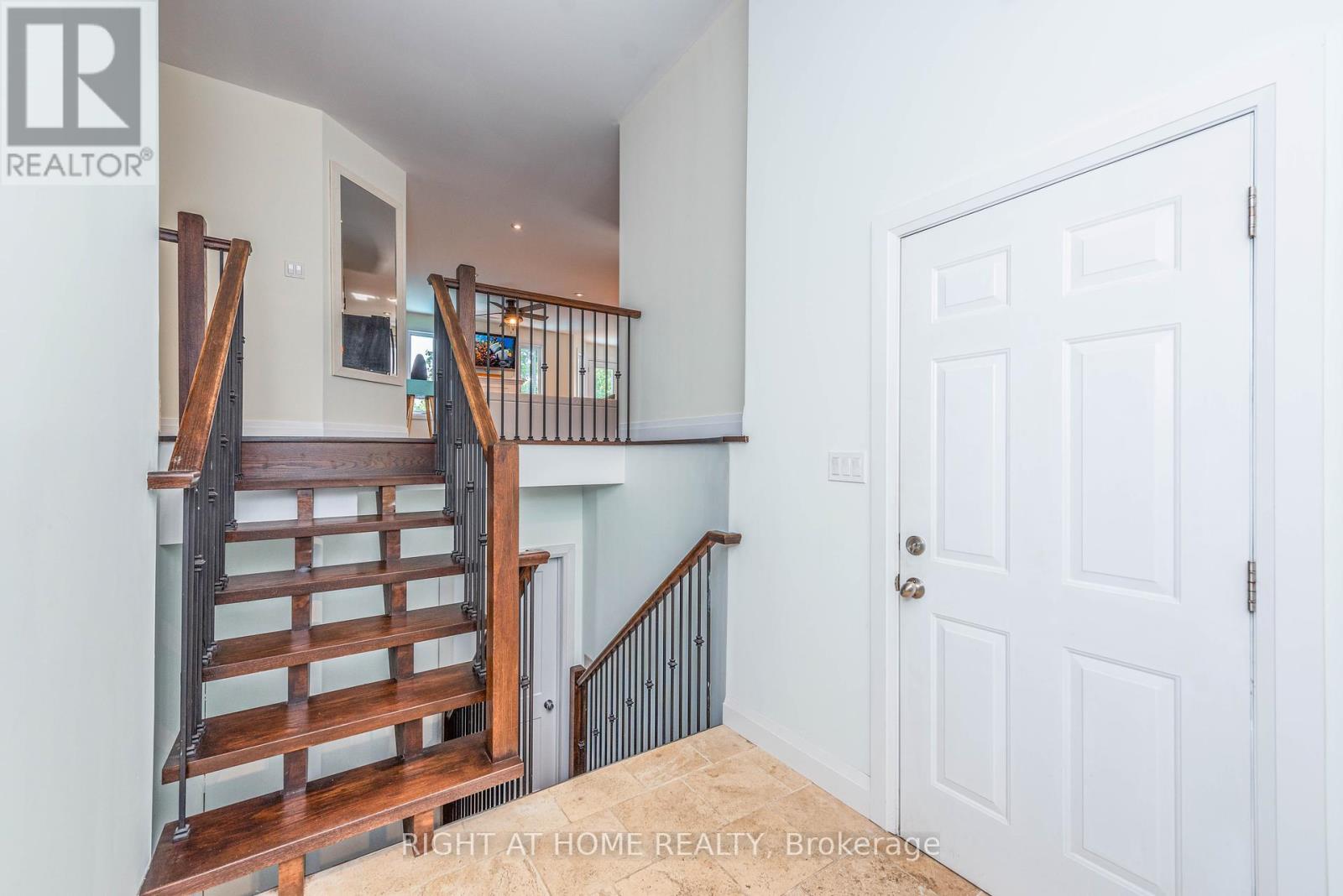11 Ottaway Avenue, Barrie, Ontario  L4M 2W6 - Photo 6 - S12331578