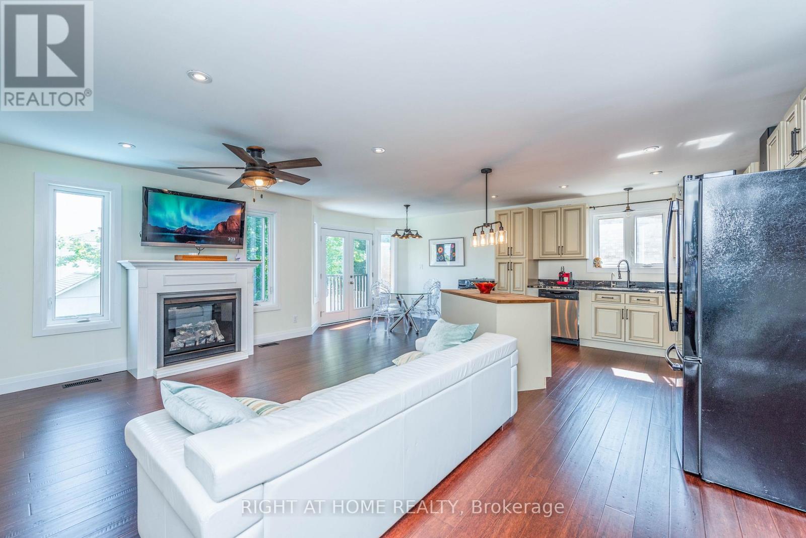 11 Ottaway Avenue, Barrie, Ontario  L4M 2W6 - Photo 8 - S12331578