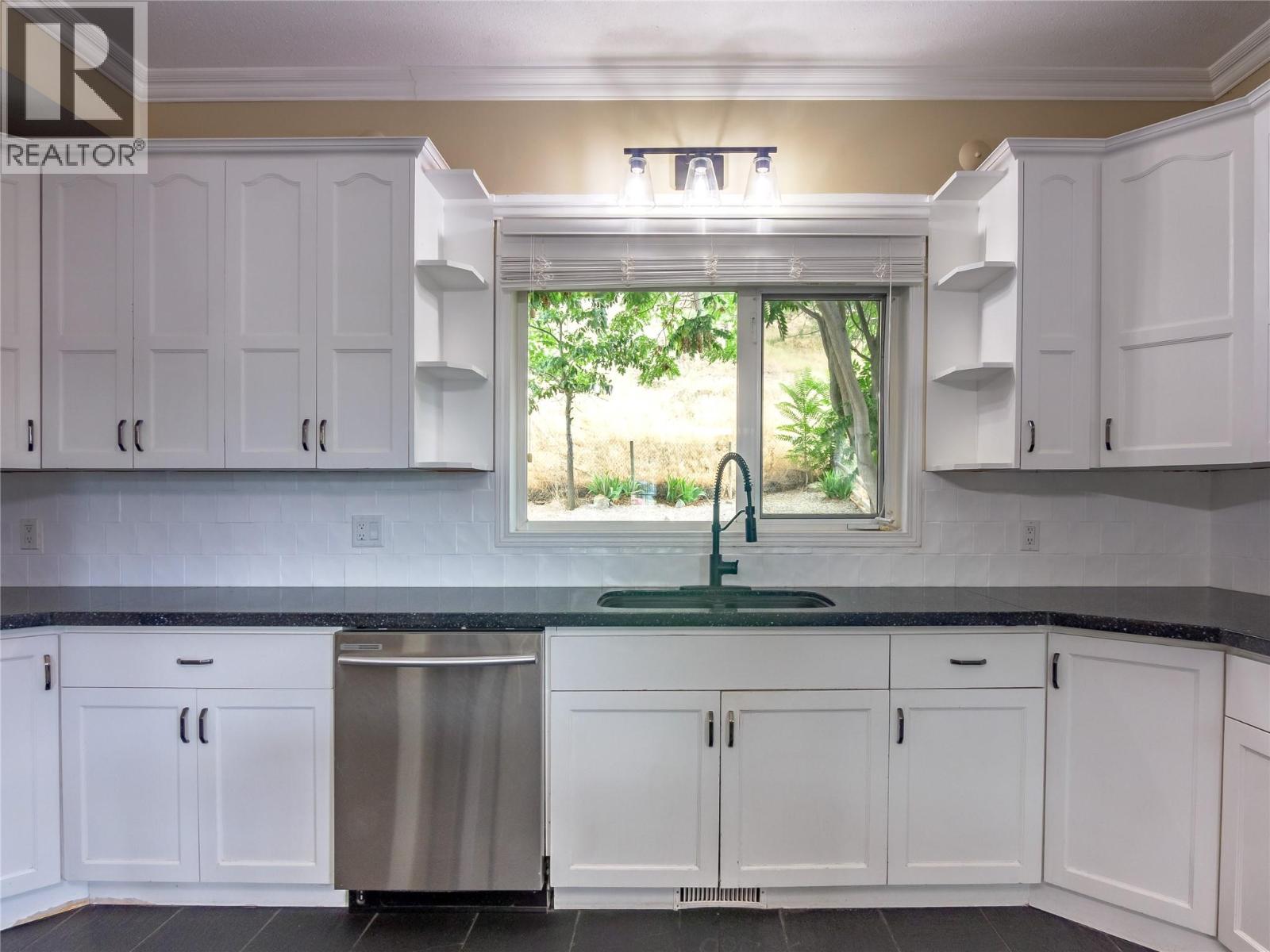 192 Lakehill Road, Kaleden, British Columbia  V0H 1K0 - Photo 6 - 10357563