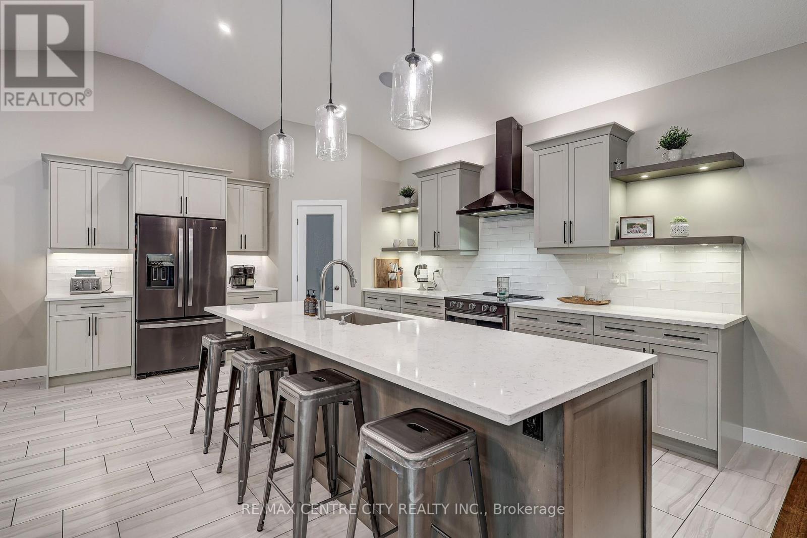 4799 Sunset Road, Central Elgin, Ontario  N5L 1J1 - Photo 23 - X12331357