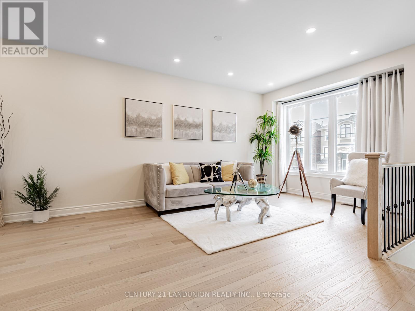 Property at 77 WILLIAM DURIE WAY image 4