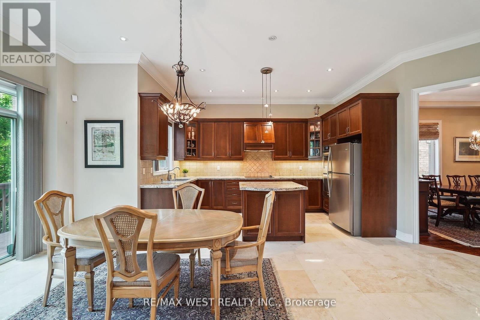 Property at 160 TOWNSGATE DRIVE image 4