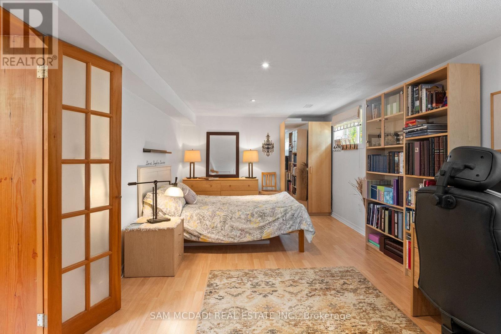1300 Twin Oaks Dell, Mississauga, Ontario  L5H 3J8 - Photo 24 - W12331648