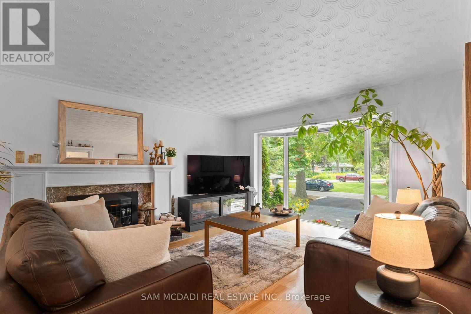 Property at 1300 TWIN OAKS DELL image 5