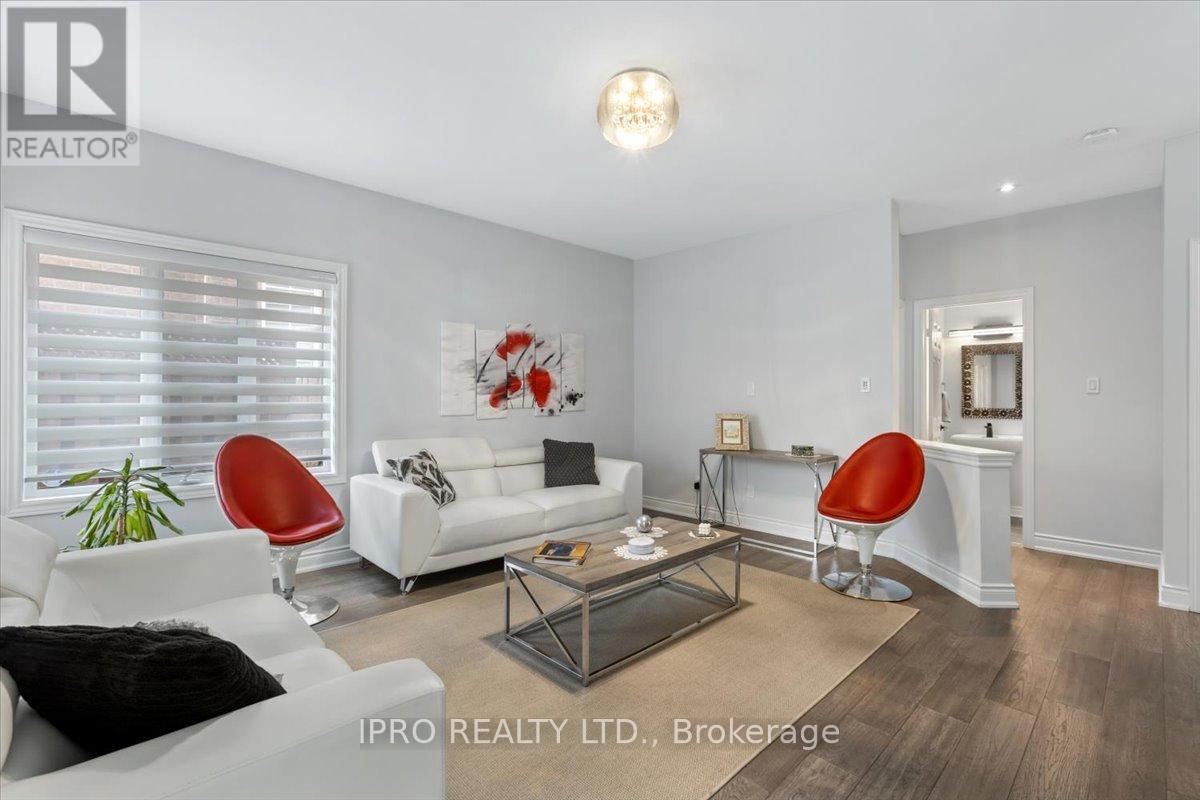 Property at 5 CHAPLIN CRESCENT image 3