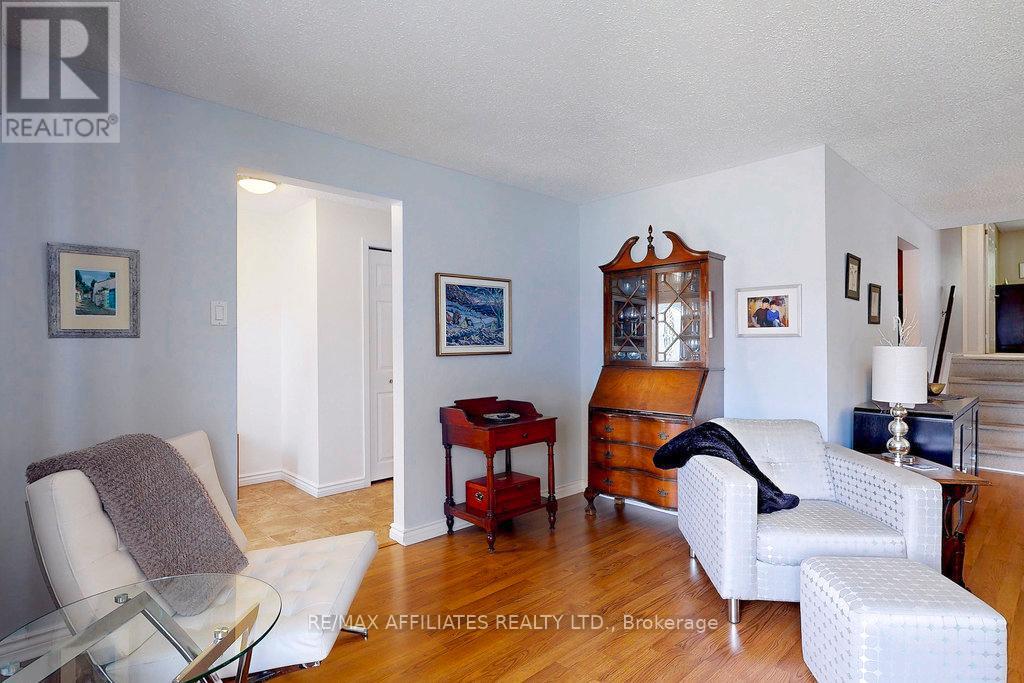 22 Red Maple Crescent, Ottawa, Ontario  K1B 3Z3 - Photo 10 - X12331702