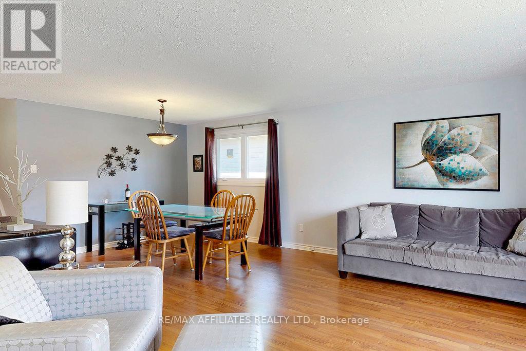 22 Red Maple Crescent, Ottawa, Ontario  K1B 3Z3 - Photo 11 - X12331702