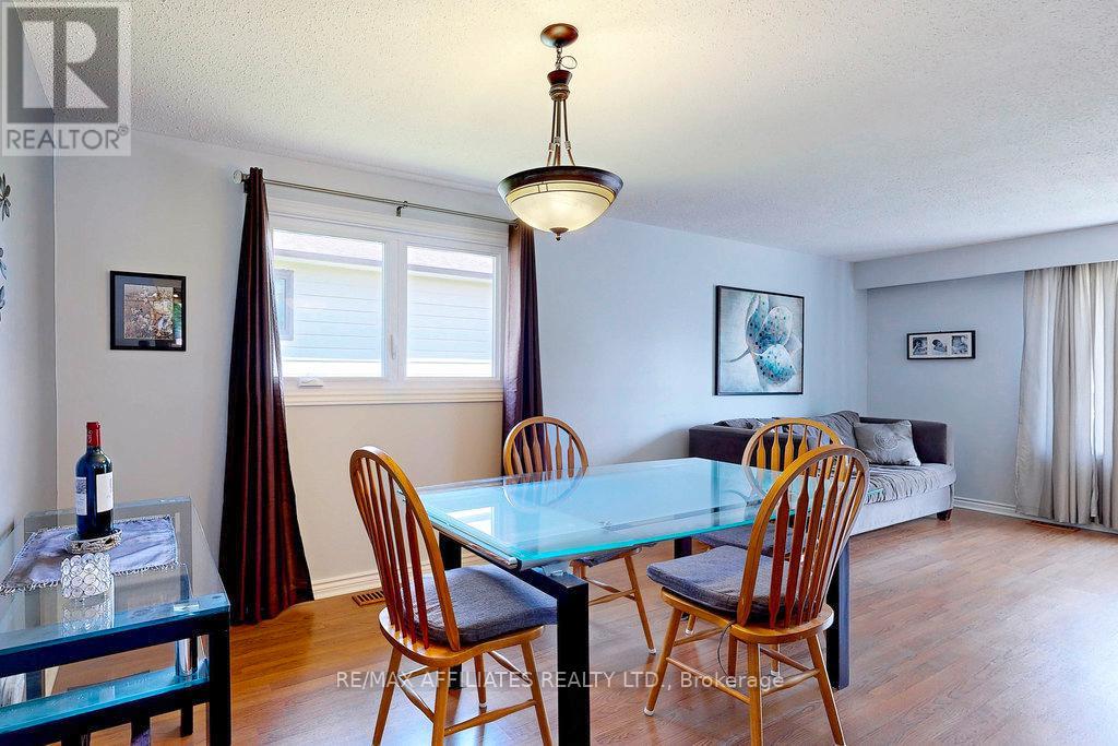 22 Red Maple Crescent, Ottawa, Ontario  K1B 3Z3 - Photo 15 - X12331702