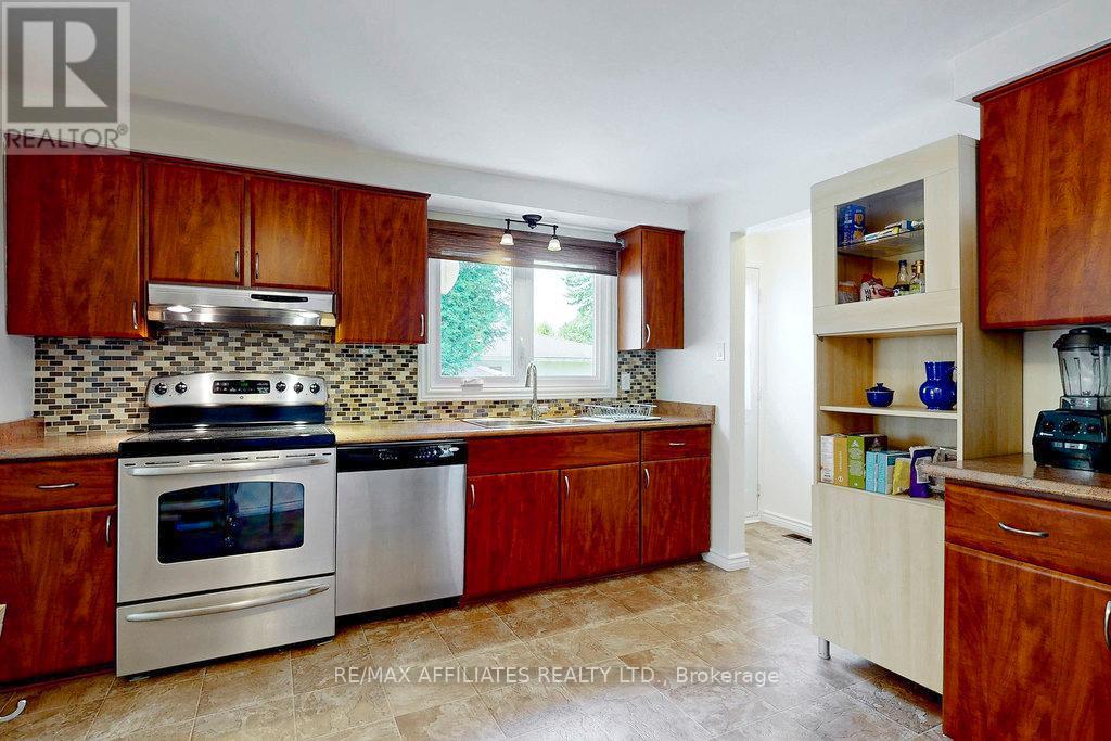 22 Red Maple Crescent, Ottawa, Ontario  K1B 3Z3 - Photo 18 - X12331702