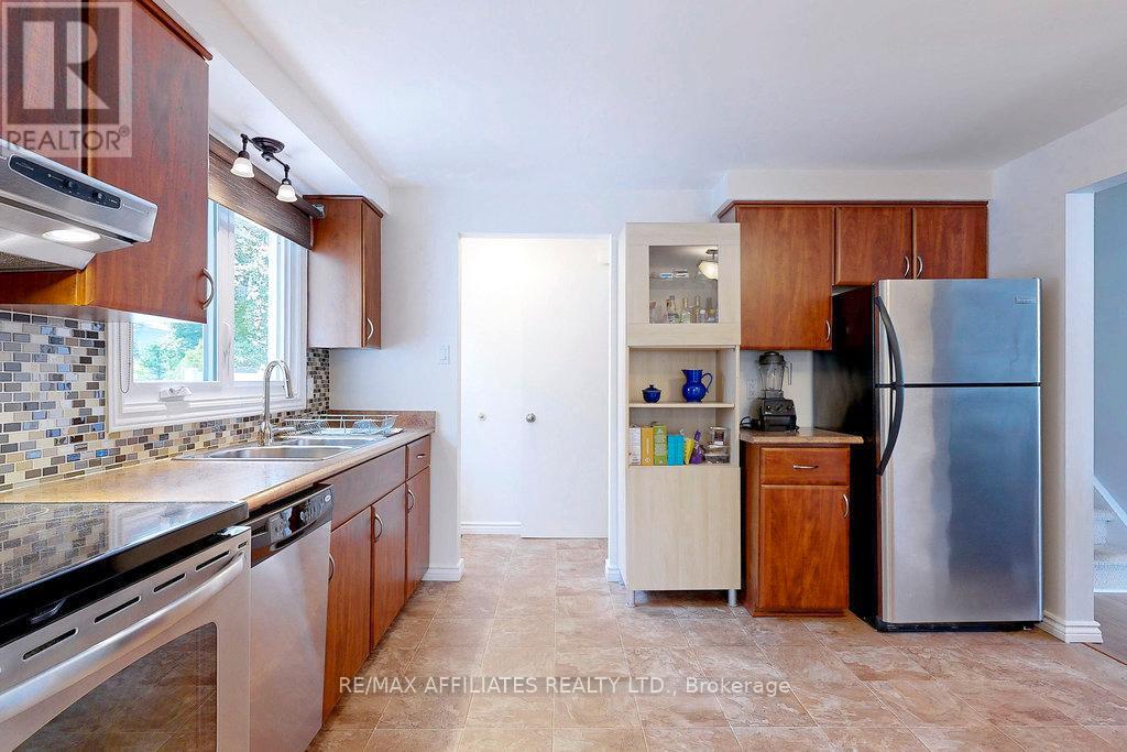 22 Red Maple Crescent, Ottawa, Ontario  K1B 3Z3 - Photo 19 - X12331702