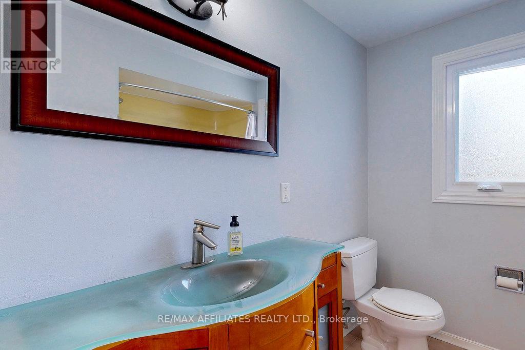22 Red Maple Crescent, Ottawa, Ontario  K1B 3Z3 - Photo 20 - X12331702