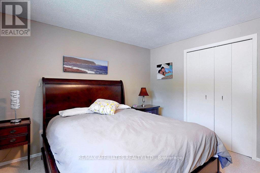 22 Red Maple Crescent, Ottawa, Ontario  K1B 3Z3 - Photo 25 - X12331702