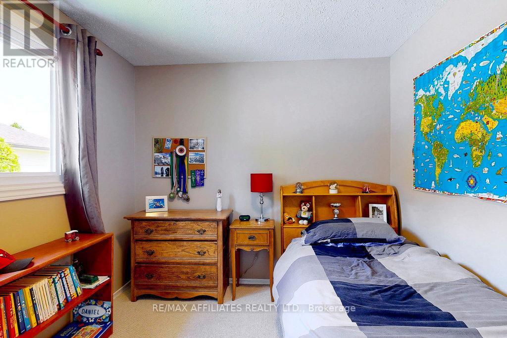 22 Red Maple Crescent, Ottawa, Ontario  K1B 3Z3 - Photo 26 - X12331702