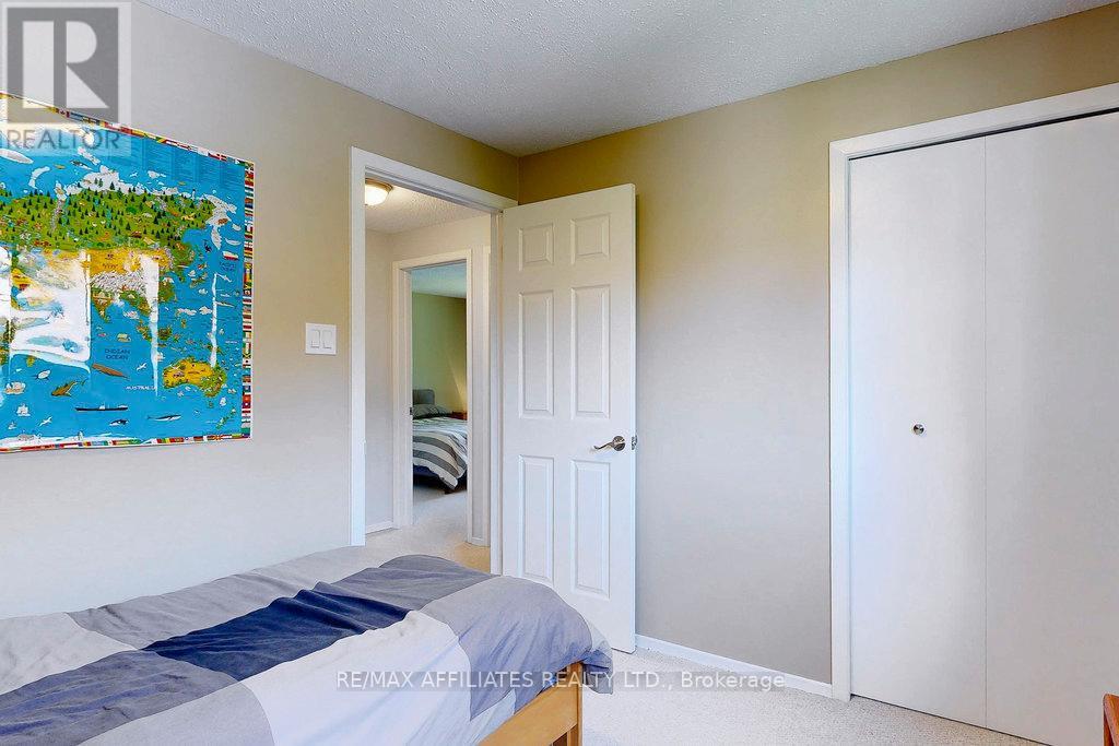 22 Red Maple Crescent, Ottawa, Ontario  K1B 3Z3 - Photo 27 - X12331702