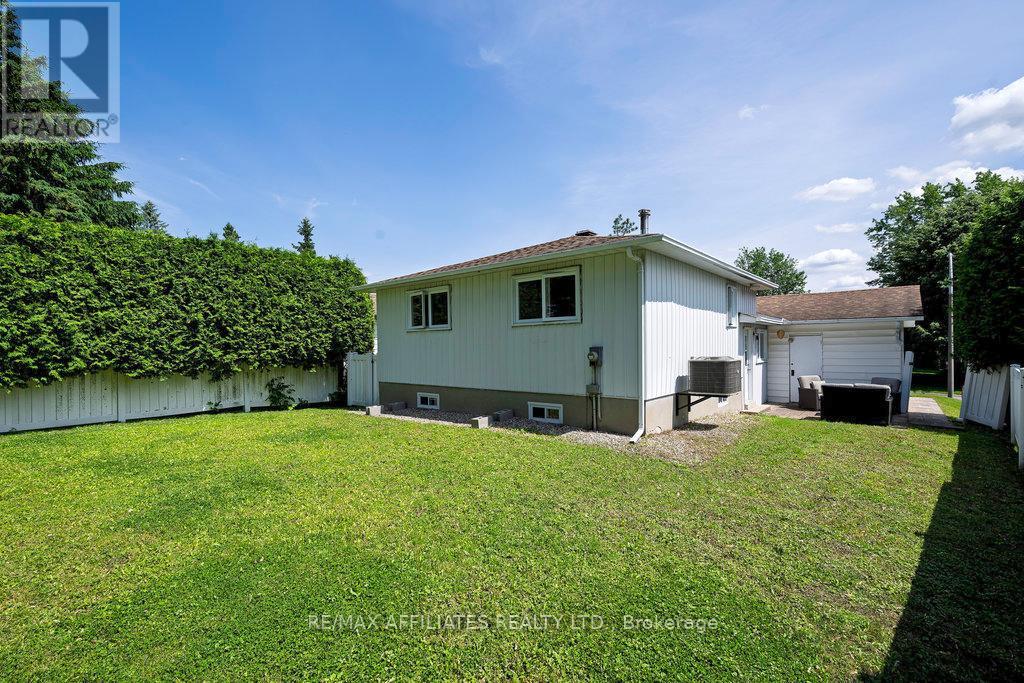 22 Red Maple Crescent, Ottawa, Ontario  K1B 3Z3 - Photo 36 - X12331702