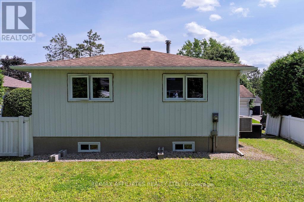 22 Red Maple Crescent, Ottawa, Ontario  K1B 3Z3 - Photo 37 - X12331702