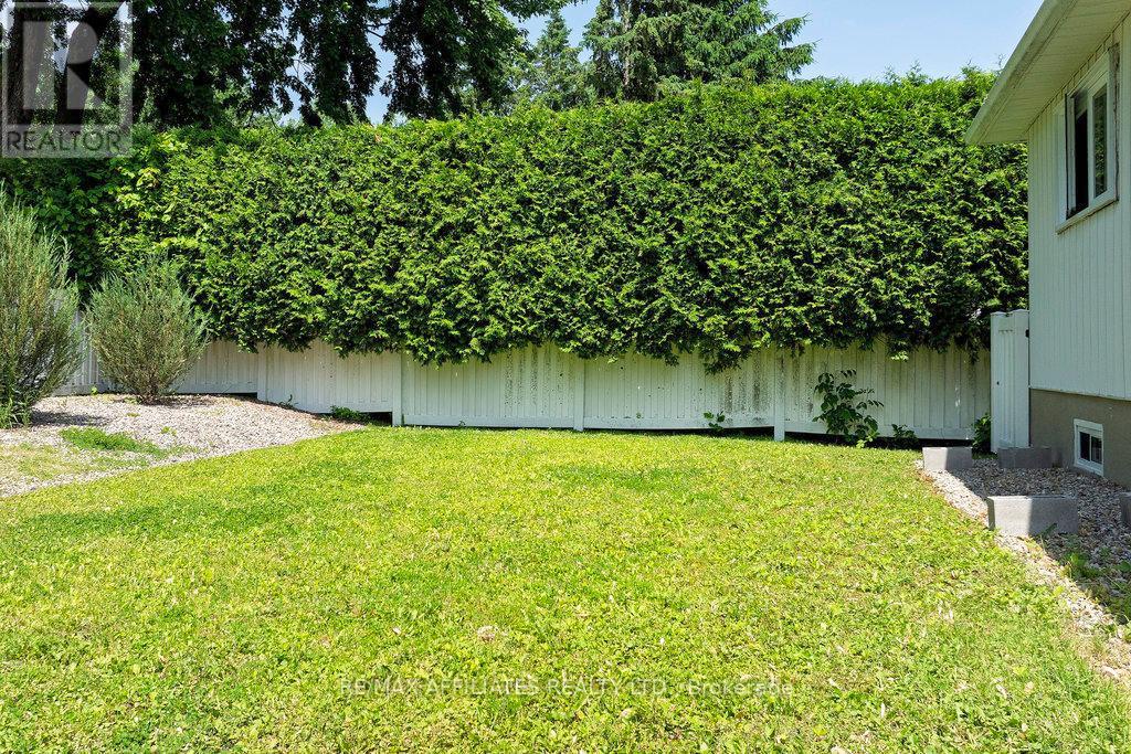 22 Red Maple Crescent, Ottawa, Ontario  K1B 3Z3 - Photo 39 - X12331702