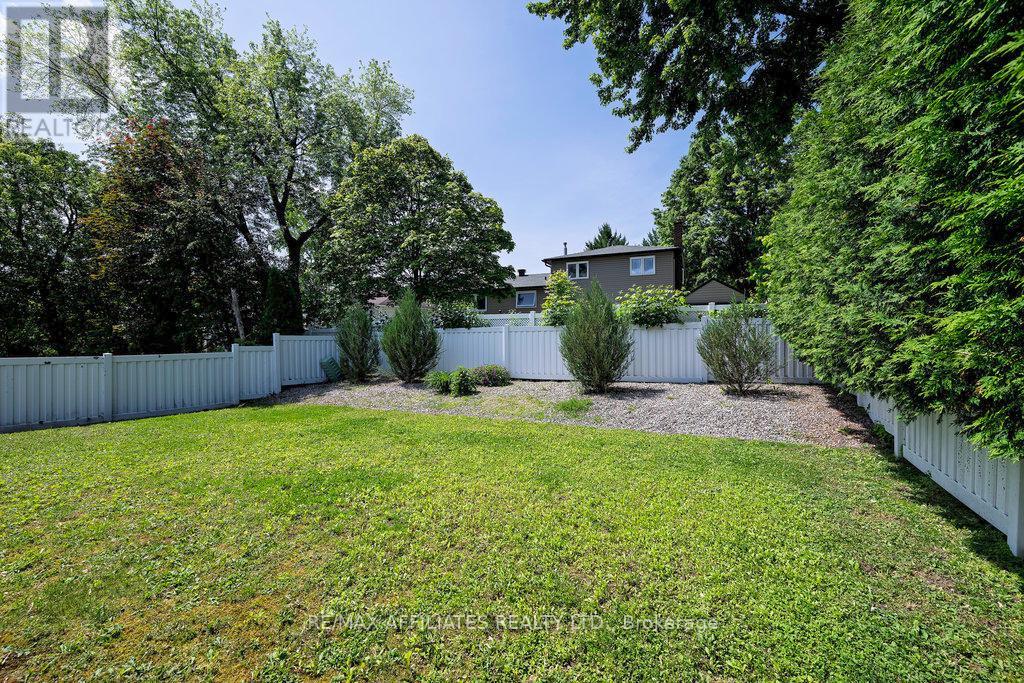 22 Red Maple Crescent, Ottawa, Ontario  K1B 3Z3 - Photo 40 - X12331702
