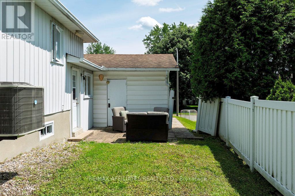 22 Red Maple Crescent, Ottawa, Ontario  K1B 3Z3 - Photo 43 - X12331702