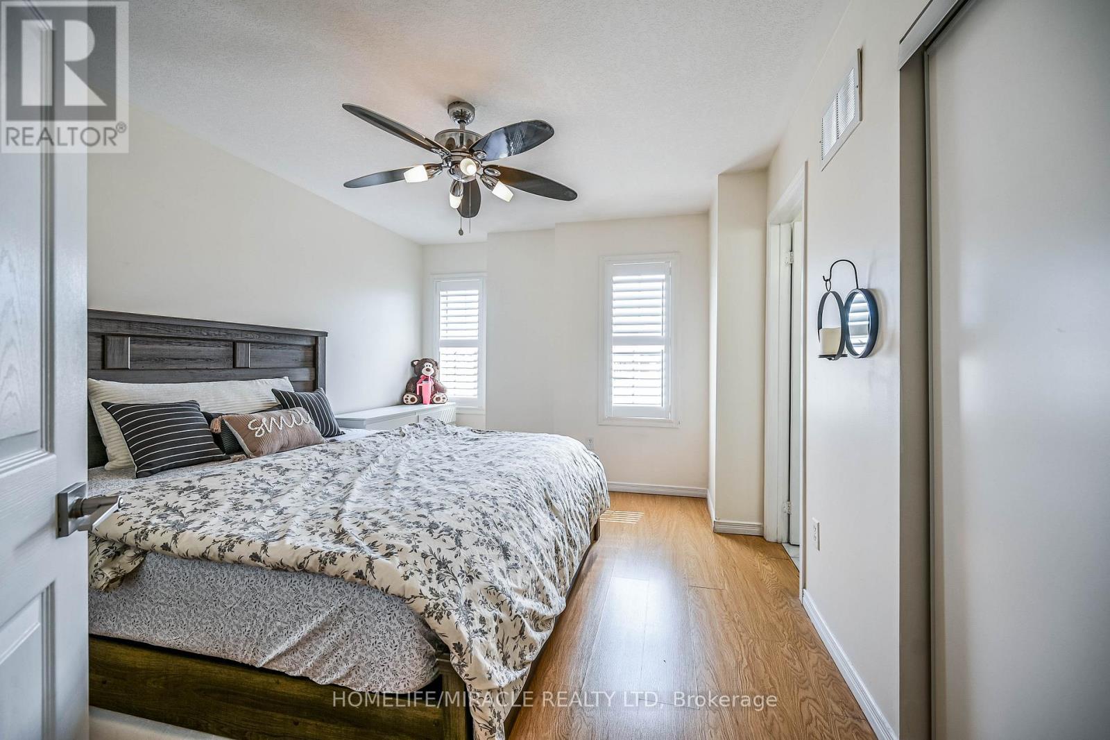 39 Newport Crescent, Hamilton, Ontario  L9A 0B2 - Photo 13 - X12331604