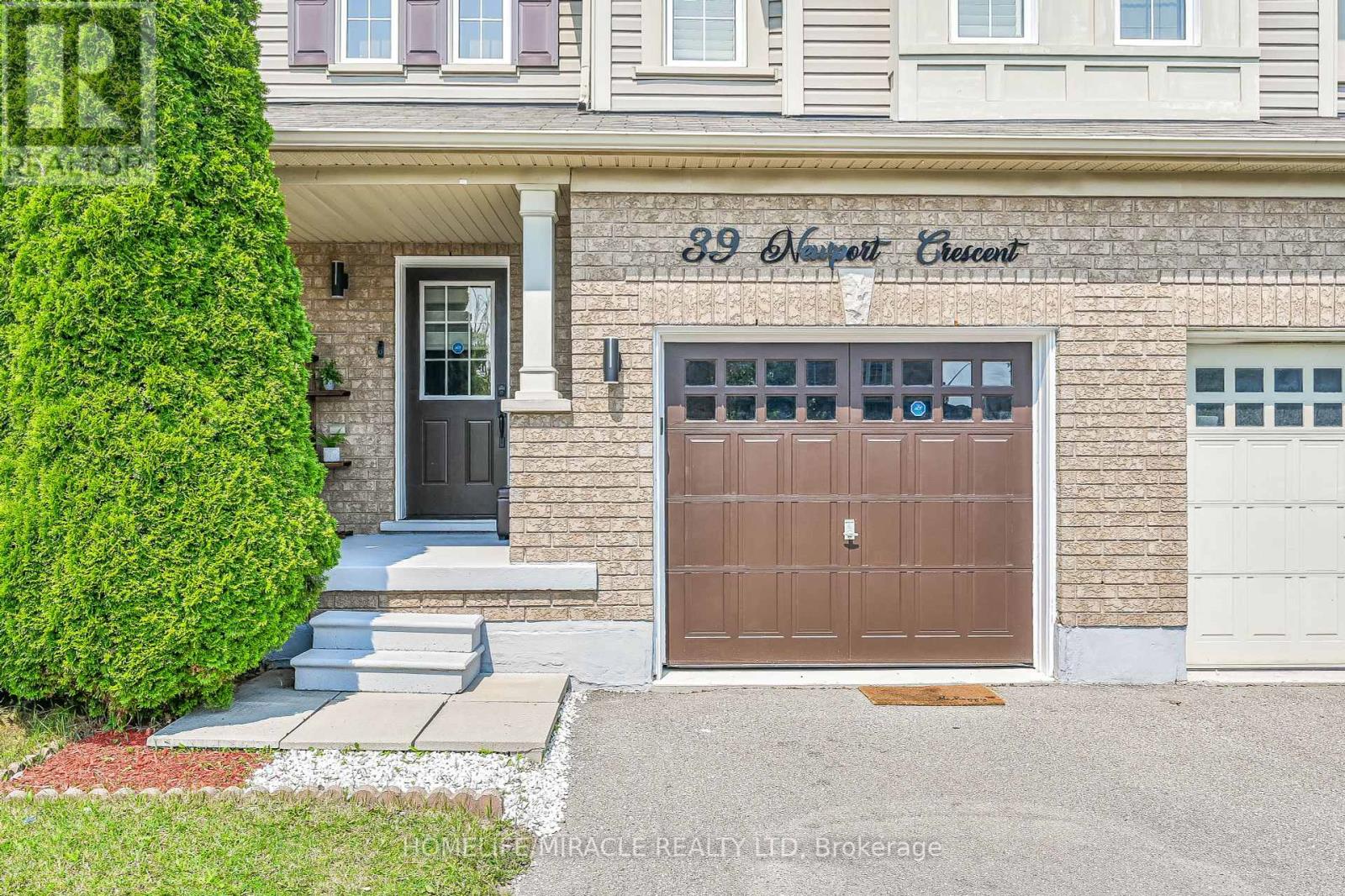 39 Newport Crescent, Hamilton, Ontario  L9A 0B2 - Photo 2 - X12331604