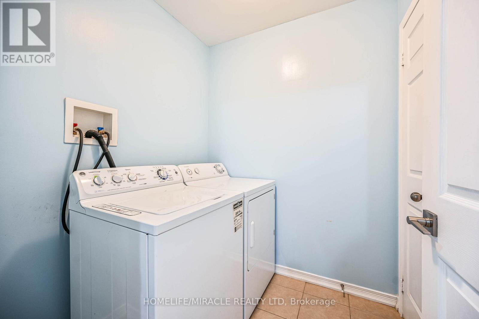 39 Newport Crescent, Hamilton, Ontario  L9A 0B2 - Photo 22 - X12331604