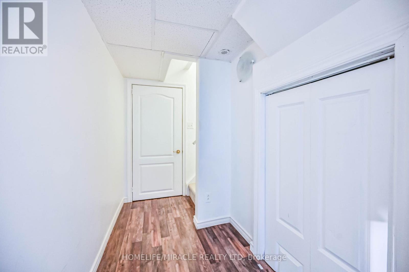 39 Newport Crescent, Hamilton, Ontario  L9A 0B2 - Photo 23 - X12331604