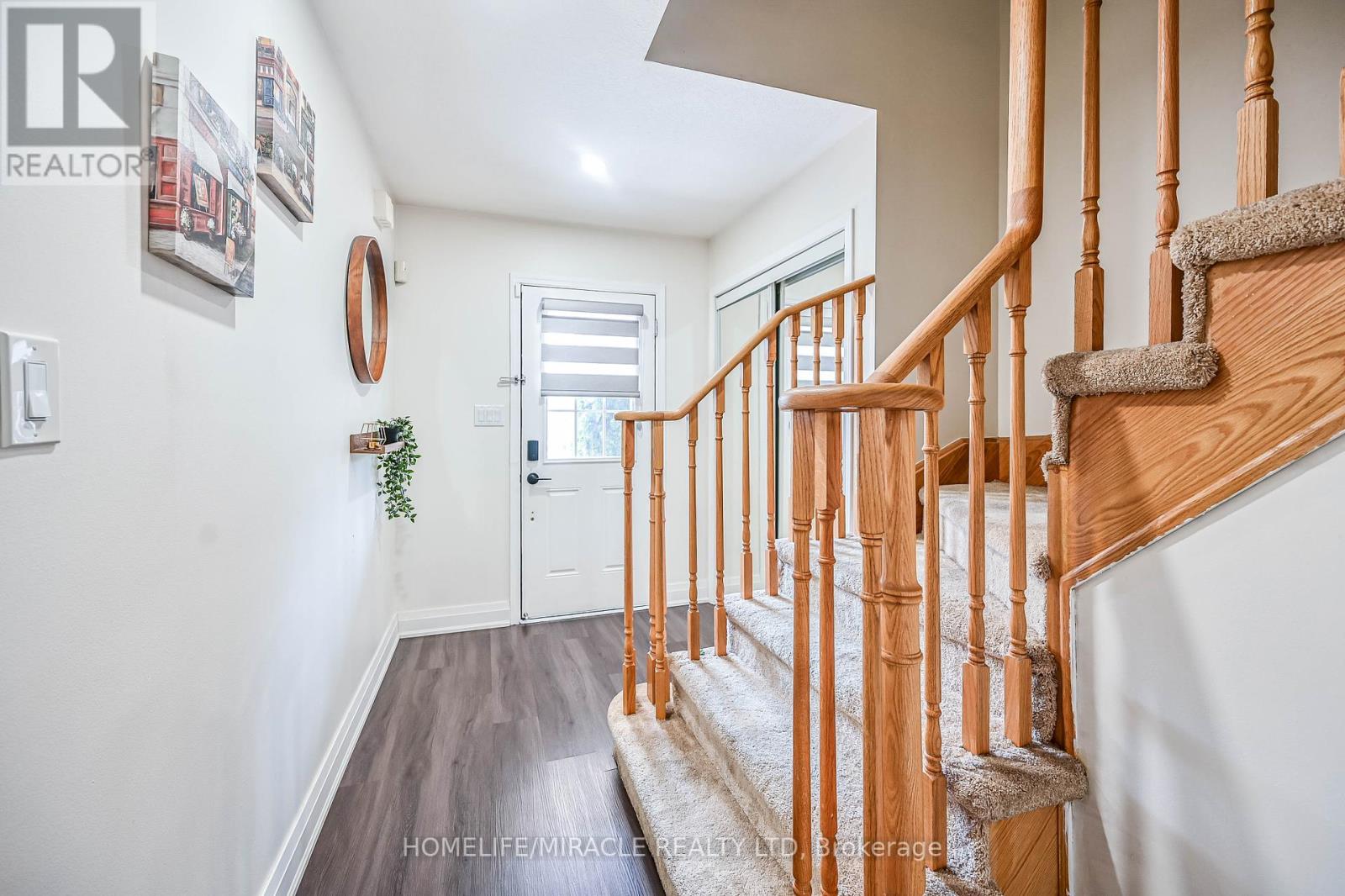 39 Newport Crescent, Hamilton, Ontario  L9A 0B2 - Photo 4 - X12331604
