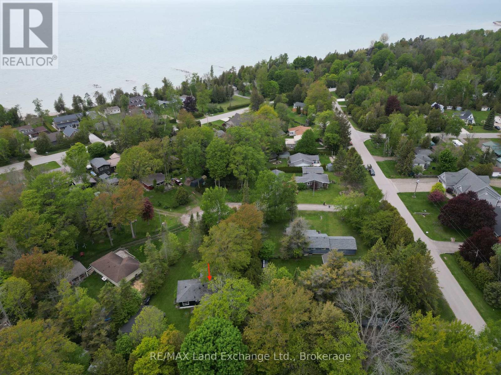 702 Yosacha Place, Huron-Kinloss, Ontario  N2Z 2X3 - Photo 5 - X12186775