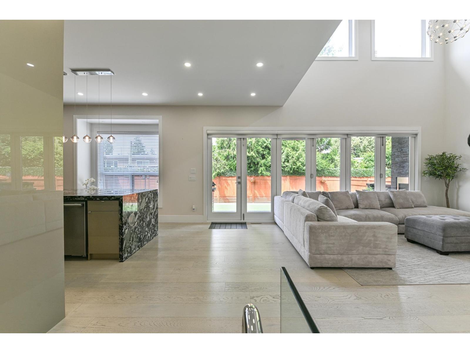 Property at 2305 LYNDEN STREET image 3