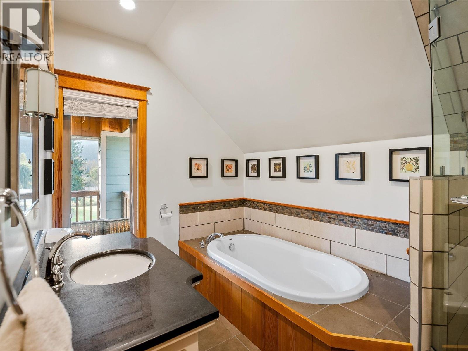 7601 Pemberton Meadows, Pemberton, British Columbia  V0N 2L2 - Photo 23 - R3014063