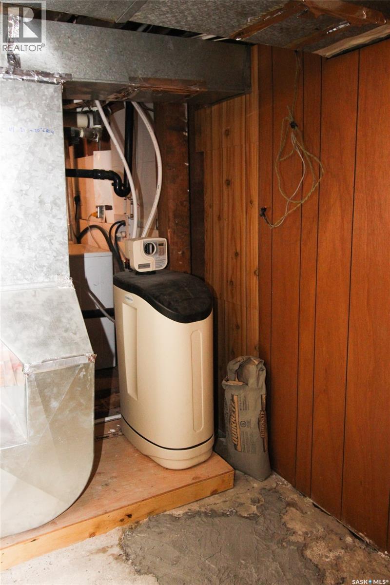 671 2nd Street E, Shaunavon, Saskatchewan  S0N 2M0 - Photo 32 - SK015039