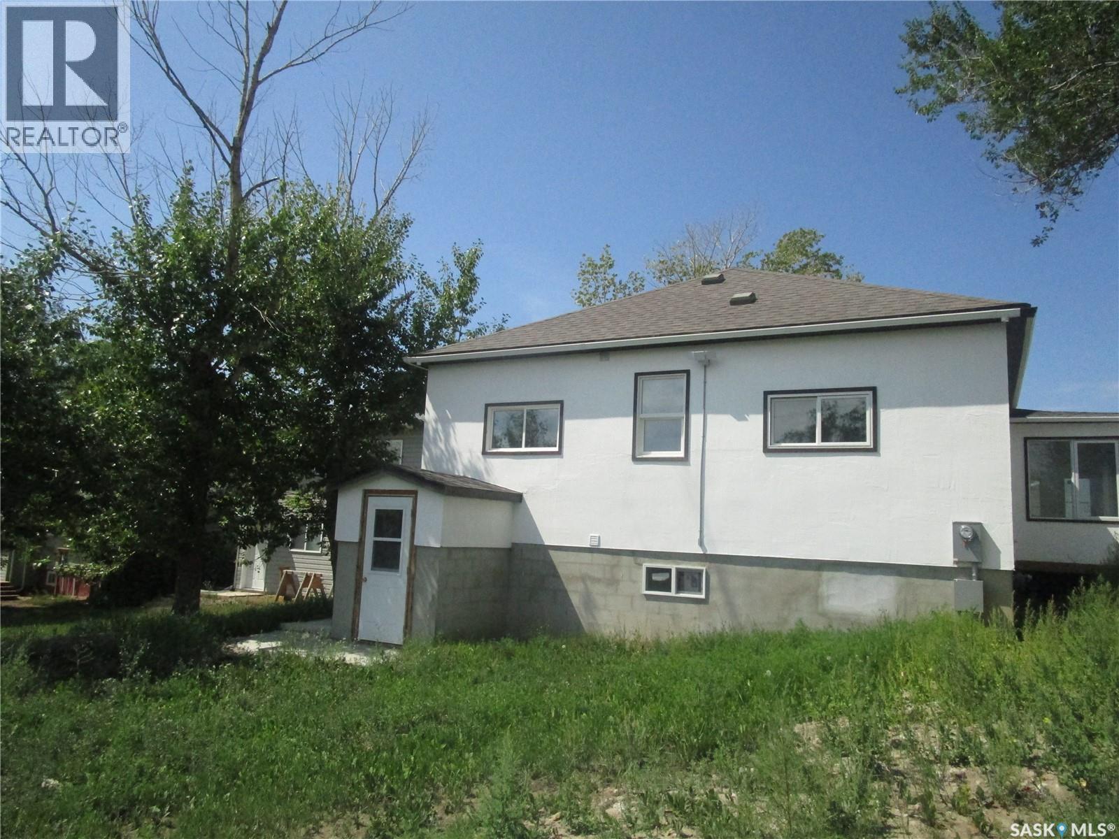 2011 1st Street S, Rockglen, Saskatchewan  S0H 3R0 - Photo 2 - SK014813