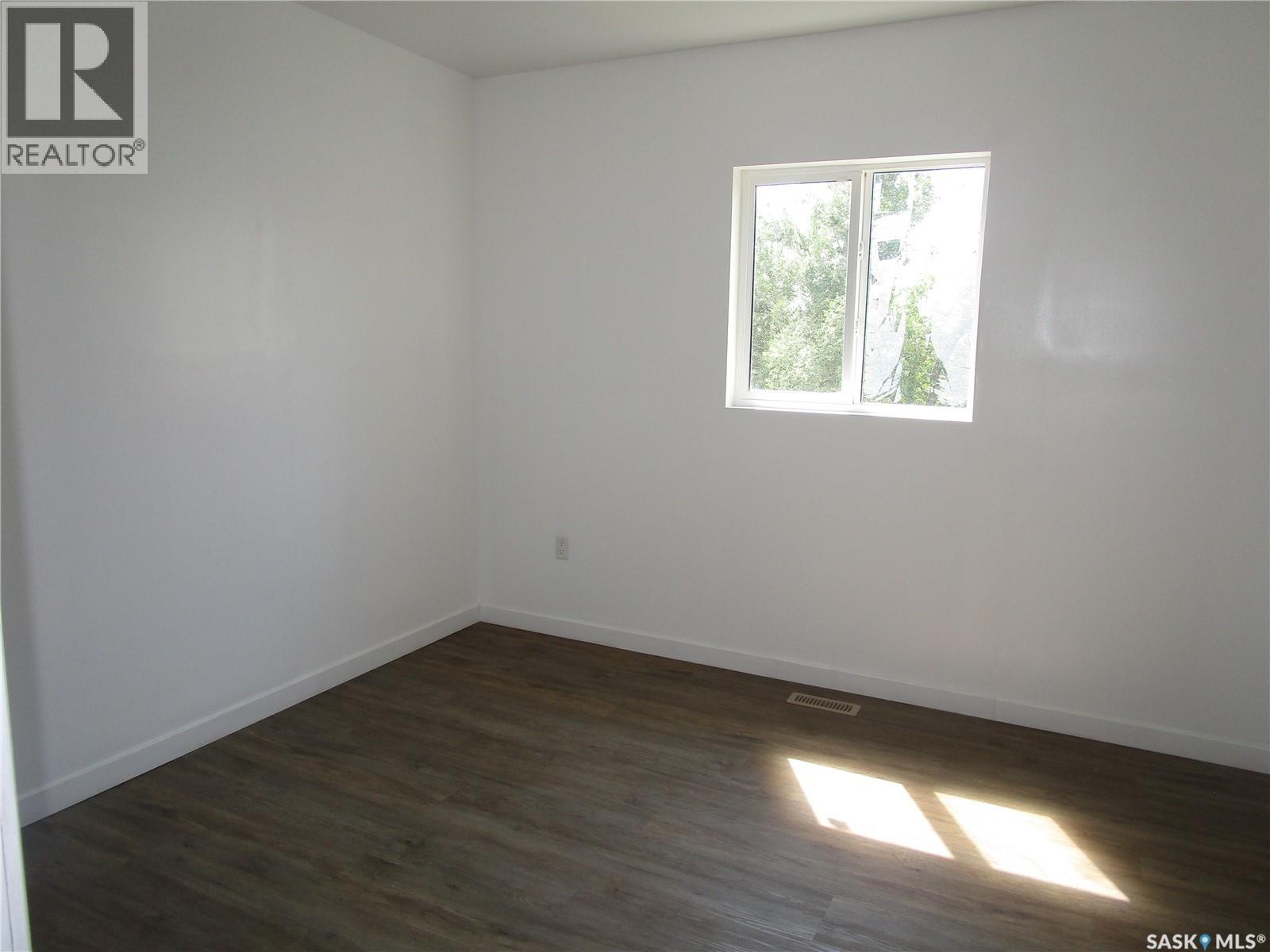 2011 1st Street S, Rockglen, Saskatchewan  S0H 3R0 - Photo 4 - SK014813