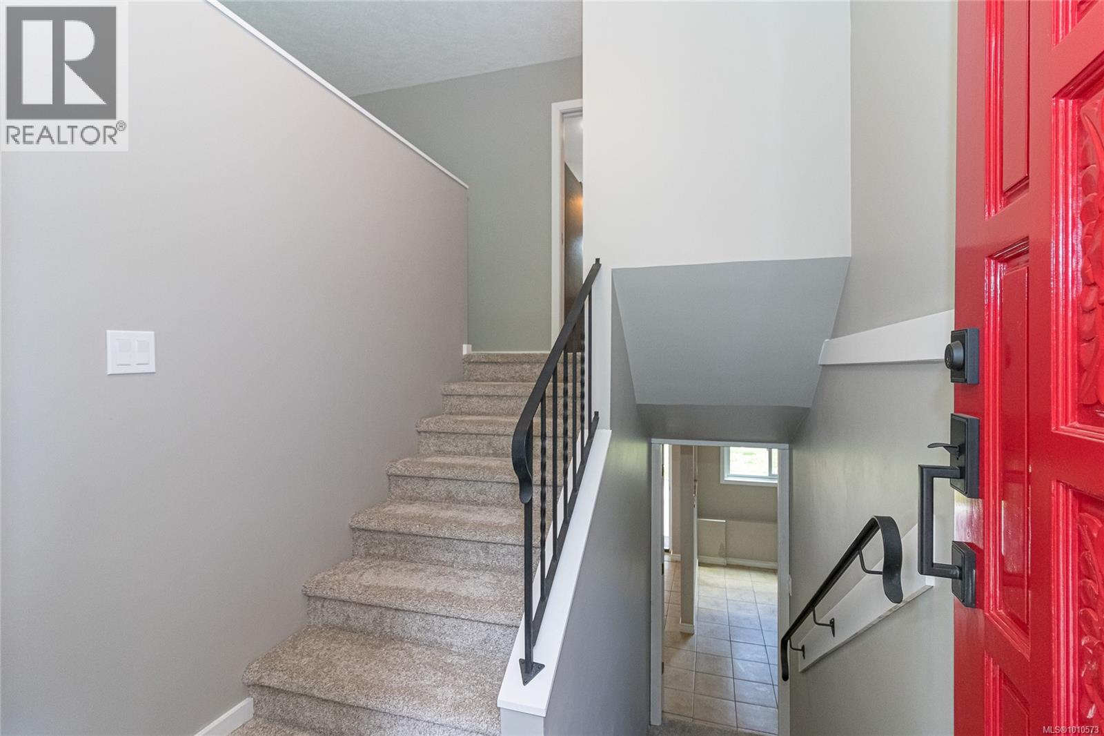 Property at 7335 Seabrook Rd image 5