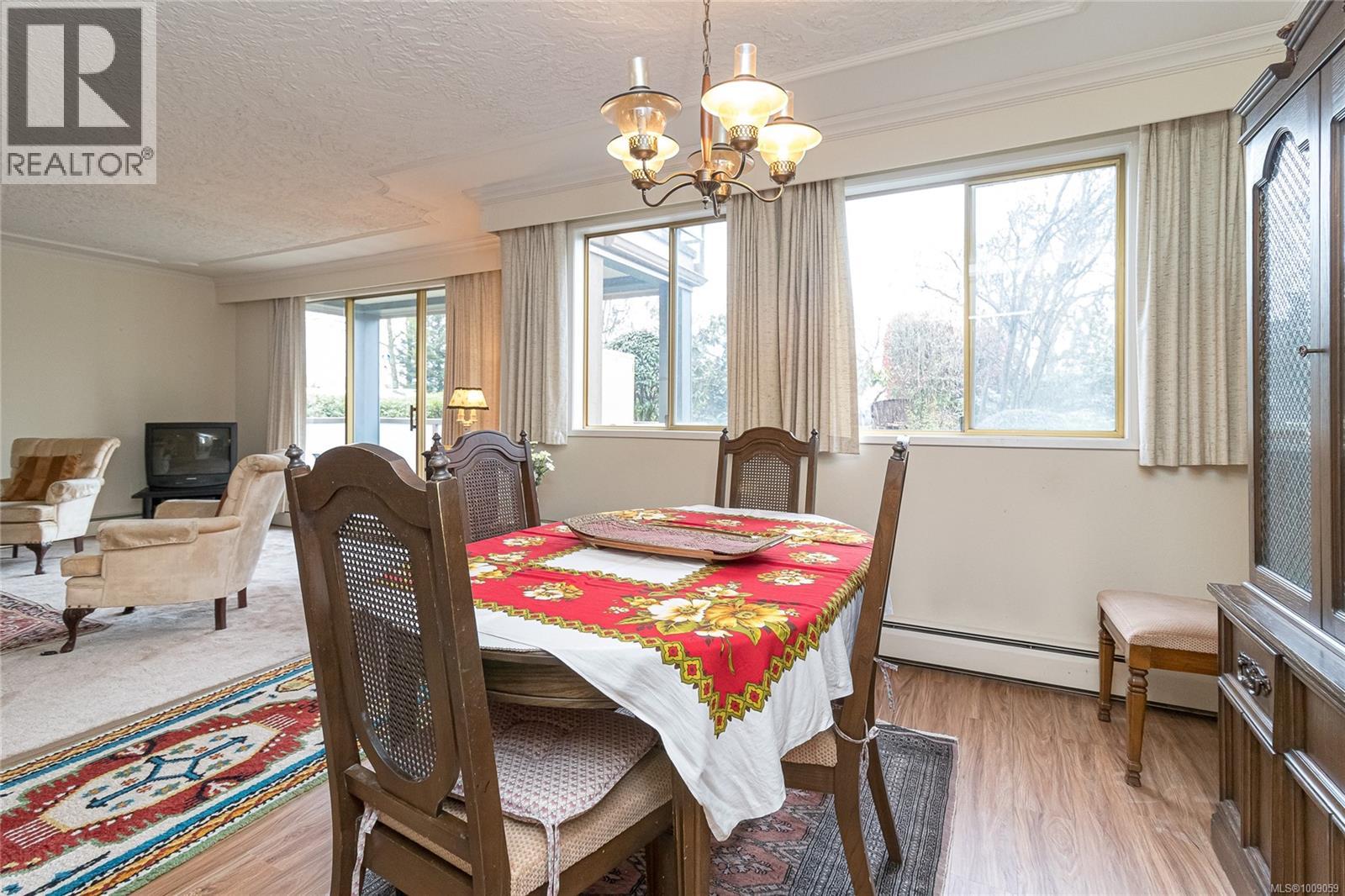 302 1025 Inverness Rd, Saanich, British Columbia  V8X 2S2 - Photo 8 - 1009059