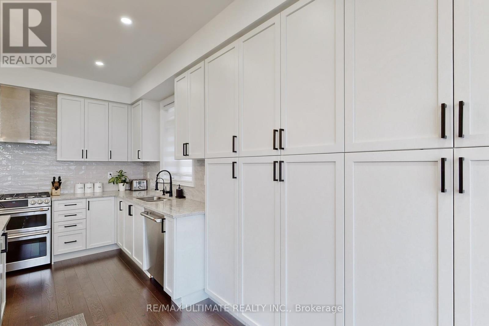 65 Tesla Crescent, East Gwillimbury, Ontario  L9N 0T3 - Photo 19 - N12330157