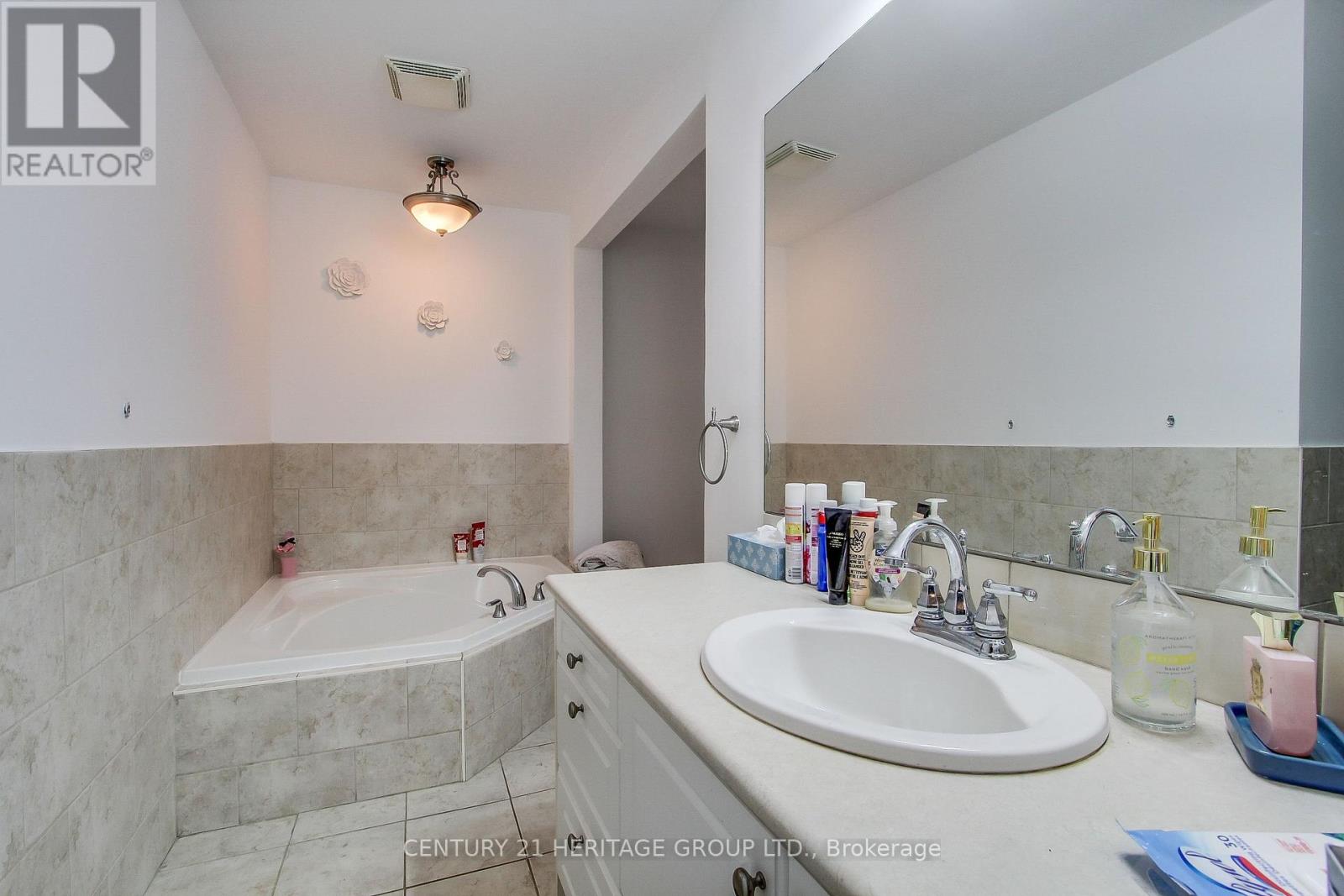 7670 19th Side Road, King, Ontario  L0G 1T0 - Photo 16 - N12331738