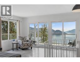 5815 MacGregor Road, peachland, British Columbia