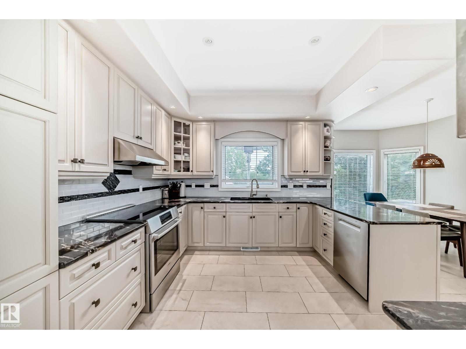 946 Wallbridge Pl Nw, Edmonton, Alberta  T6M 2L7 - Photo 6 - E4451796
