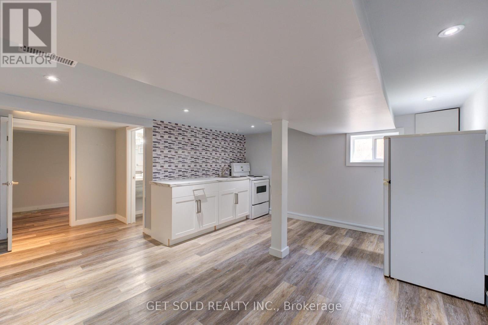 37 Maplecrest Avenue, St. Catharines, Ontario  L2T 1A7 - Photo 15 - X12331746