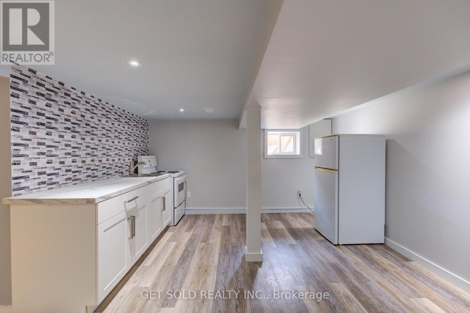 37 Maplecrest Avenue, St. Catharines, Ontario  L2T 1A7 - Photo 16 - X12331746