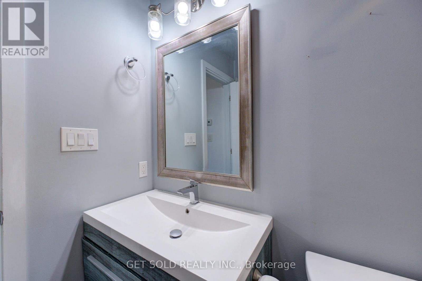 37 Maplecrest Avenue, St. Catharines, Ontario  L2T 1A7 - Photo 18 - X12331746