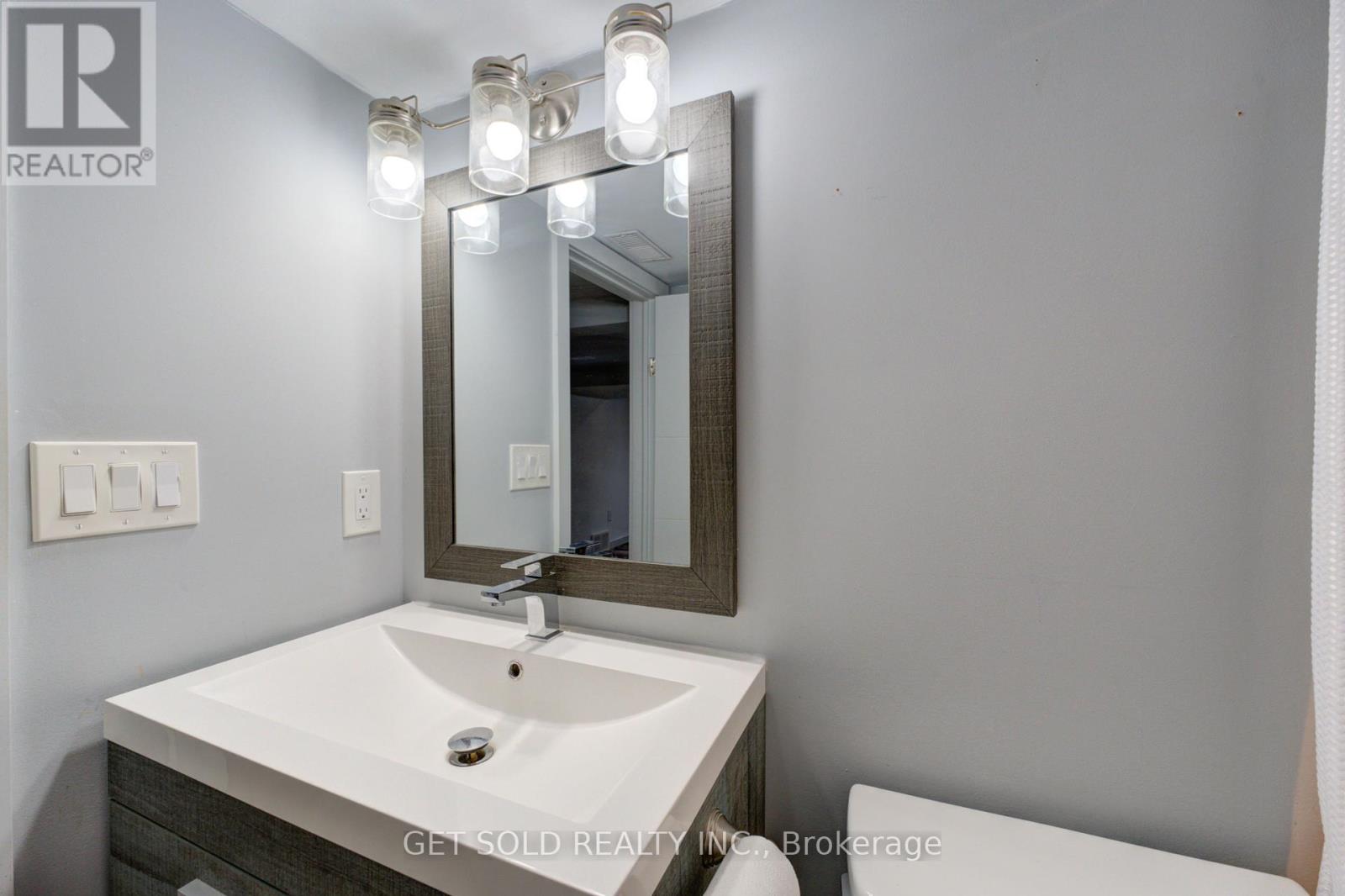37 Maplecrest Avenue, St. Catharines, Ontario  L2T 1A7 - Photo 21 - X12331746