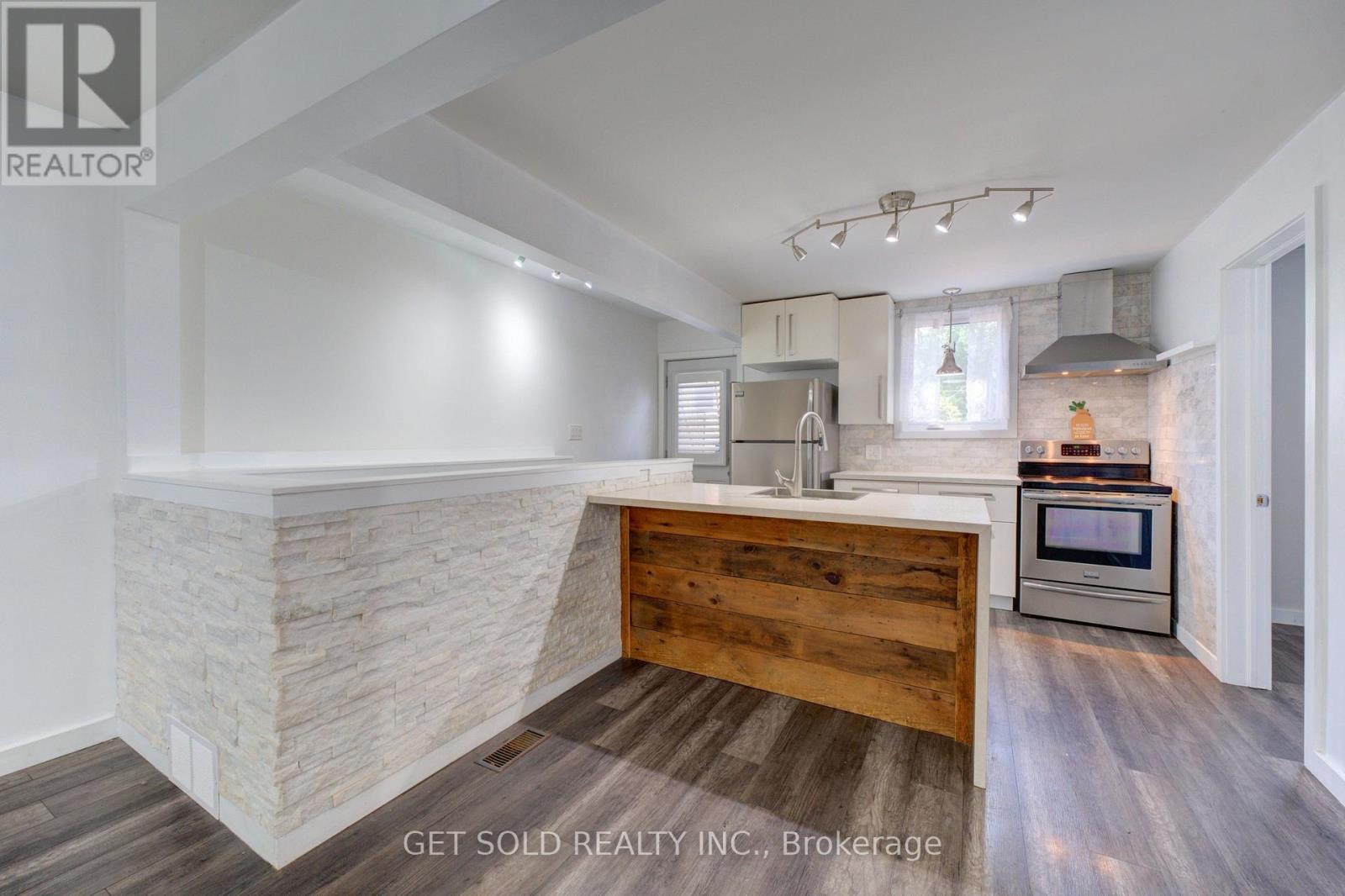 37 Maplecrest Avenue, St. Catharines, Ontario  L2T 1A7 - Photo 4 - X12331746