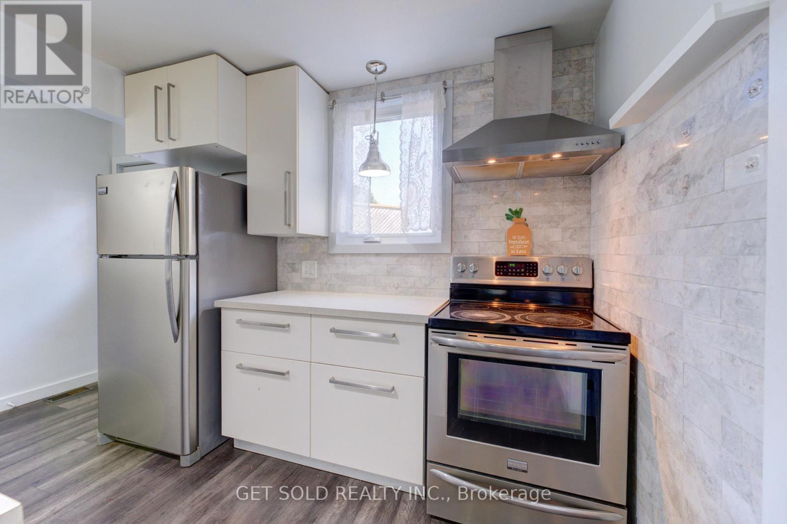 37 Maplecrest Avenue, St. Catharines, Ontario  L2T 1A7 - Photo 5 - X12331746