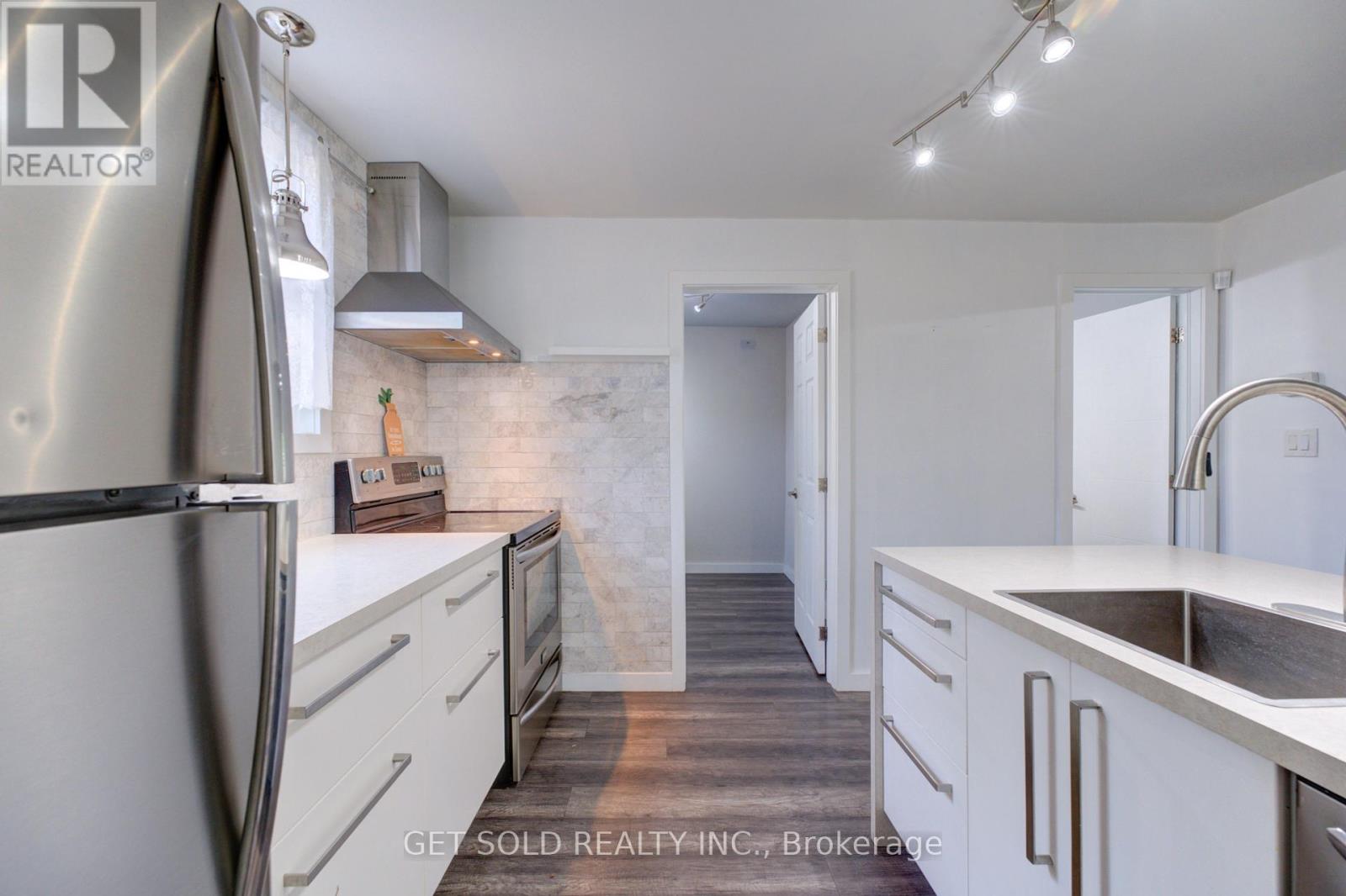 37 Maplecrest Avenue, St. Catharines, Ontario  L2T 1A7 - Photo 7 - X12331746