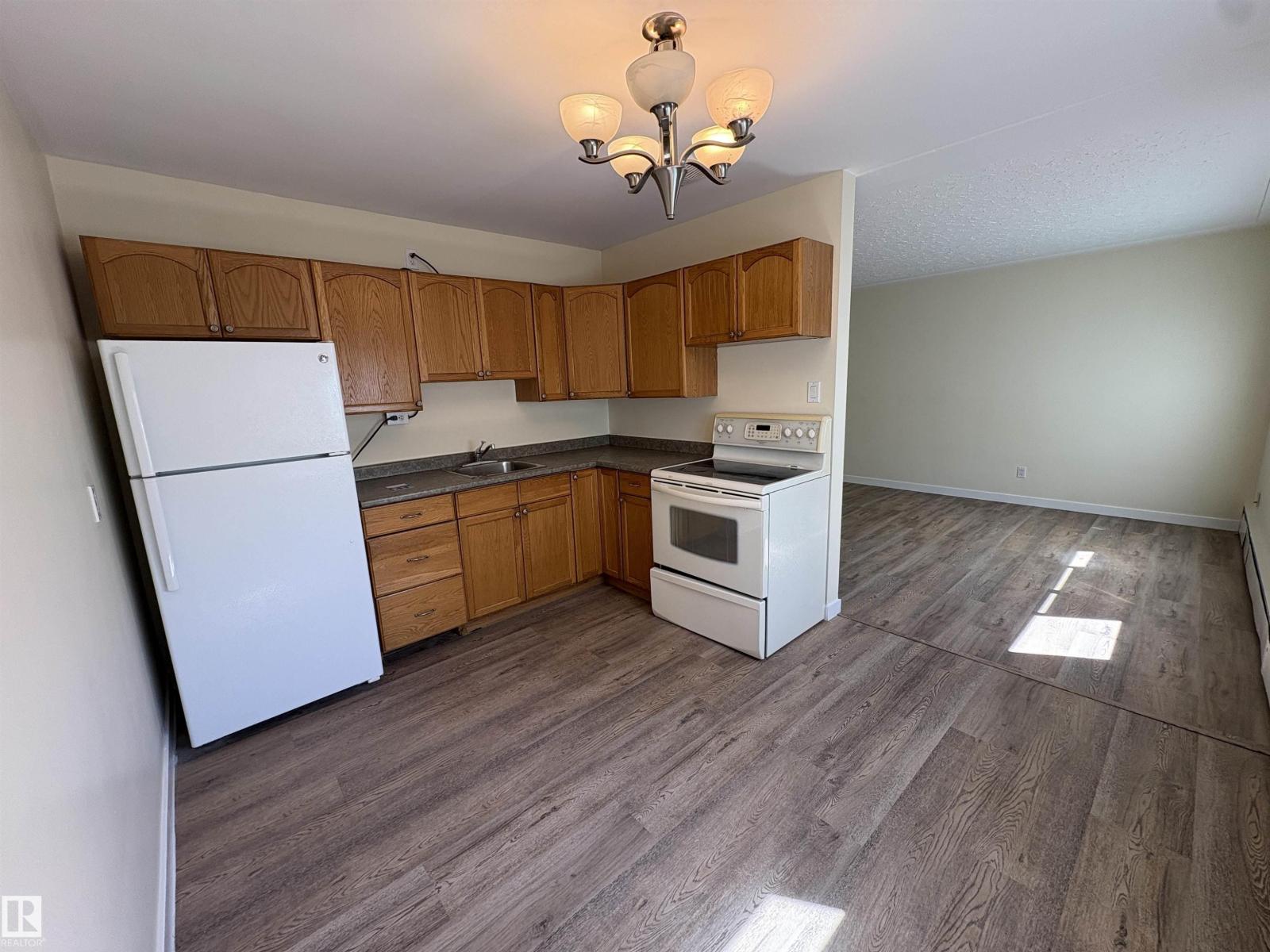 Property at #6 10625 107 AV NW image 3